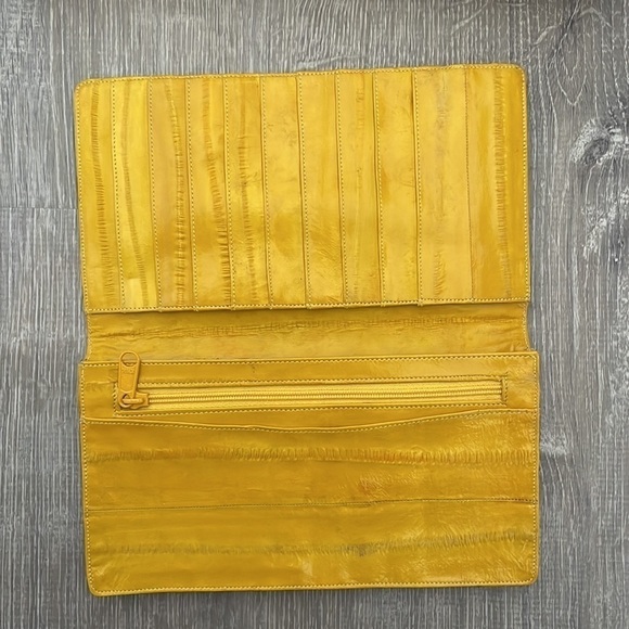 Yellow Purse - Picture 4 of 7